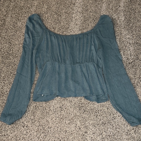 Cute teal top size XL (fits L too) - Picture 2 of 4
